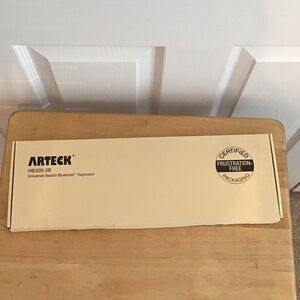 Article HA305-3B Universal Backlit Bluetooth Keyboard - Black